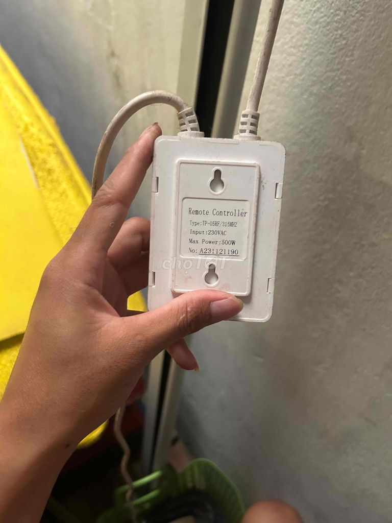 Màn chiếu điện Apollo Trắng. Mua bán Đồ dùng văn phòng tại Quận Bình Tân Tp Hồ Chí Minh được đăng bởi Đạt Trần hình 1