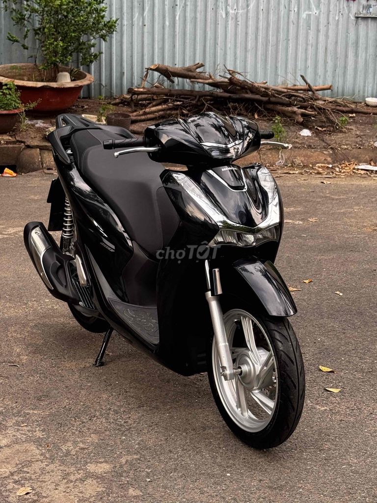 Honda SH 160i конец 2024 черный, оригинал, 1 владелец