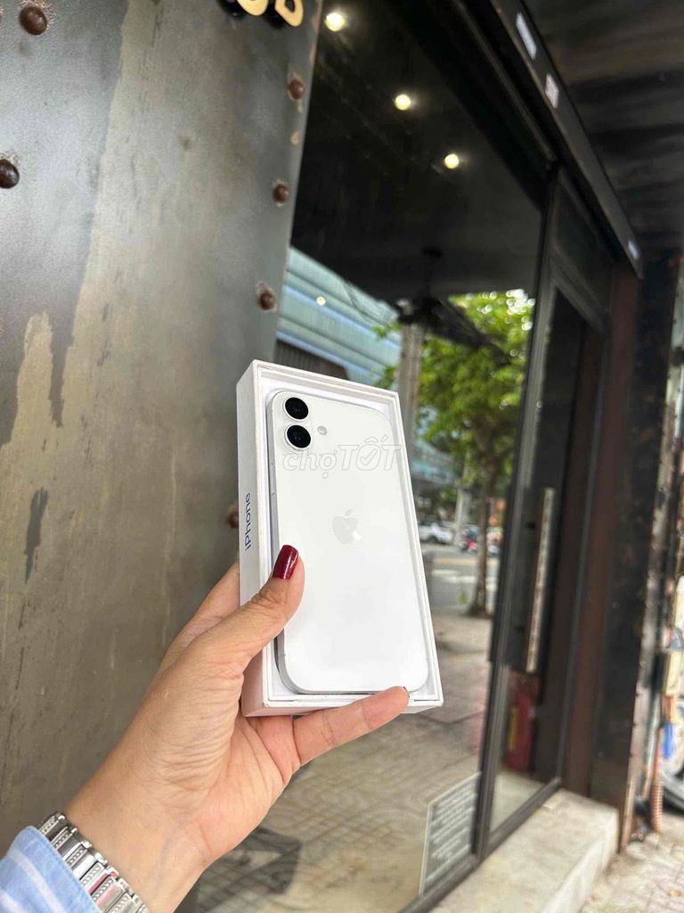 iPhone 16 128GB Trắng VN pin 100 có sim. Mua bán Điện thoại tại Quận 3 Tp Hồ Chí Minh được đăng bởi Nam Á Mobile hình 1