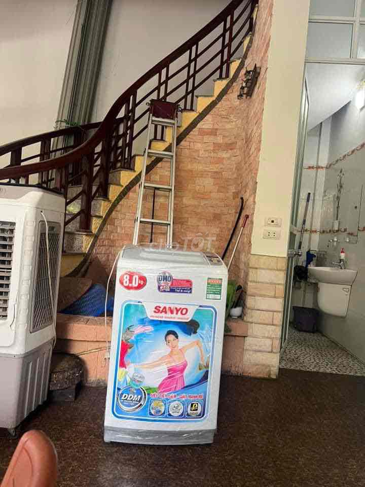 máy giặt sanyo 8kg còn đẹp mới 80%