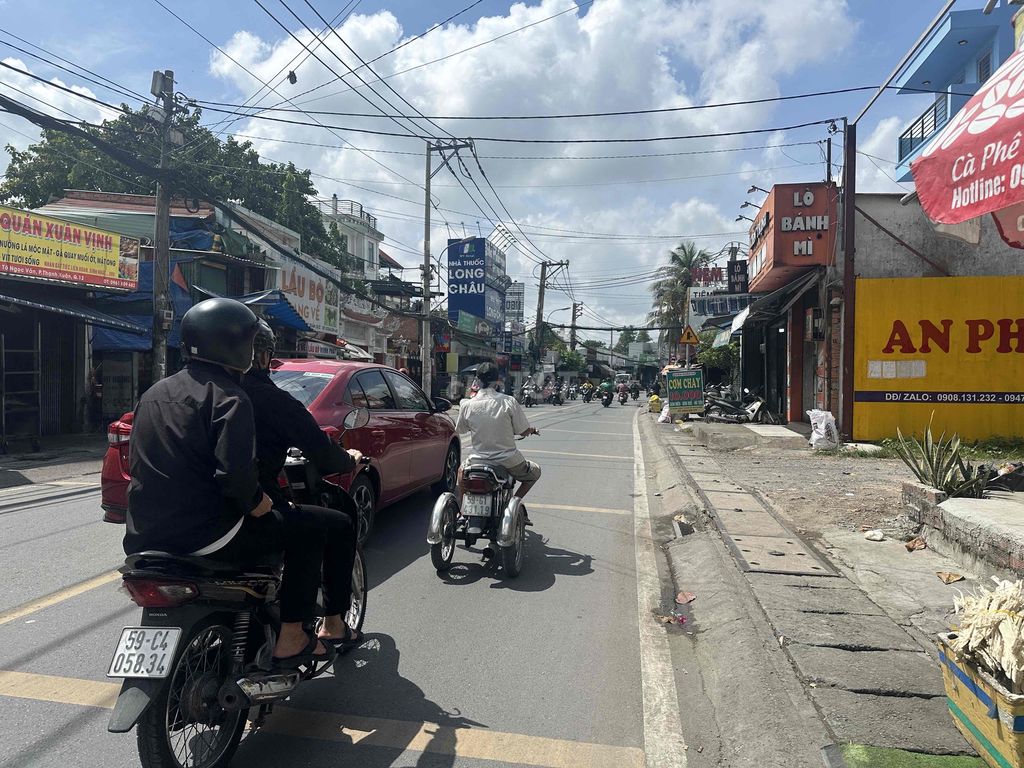 MẶT TIỀN HÀ HUY GIÁP VỊ TRÍ SIÊU KD.DT 300m TRONG ĐÓ 270m THỔ CƯ SẠCH. Mua bán nhà ở tại Quận 12 Tp Hồ Chí Minh được đăng bởi Mrtrường hình 2