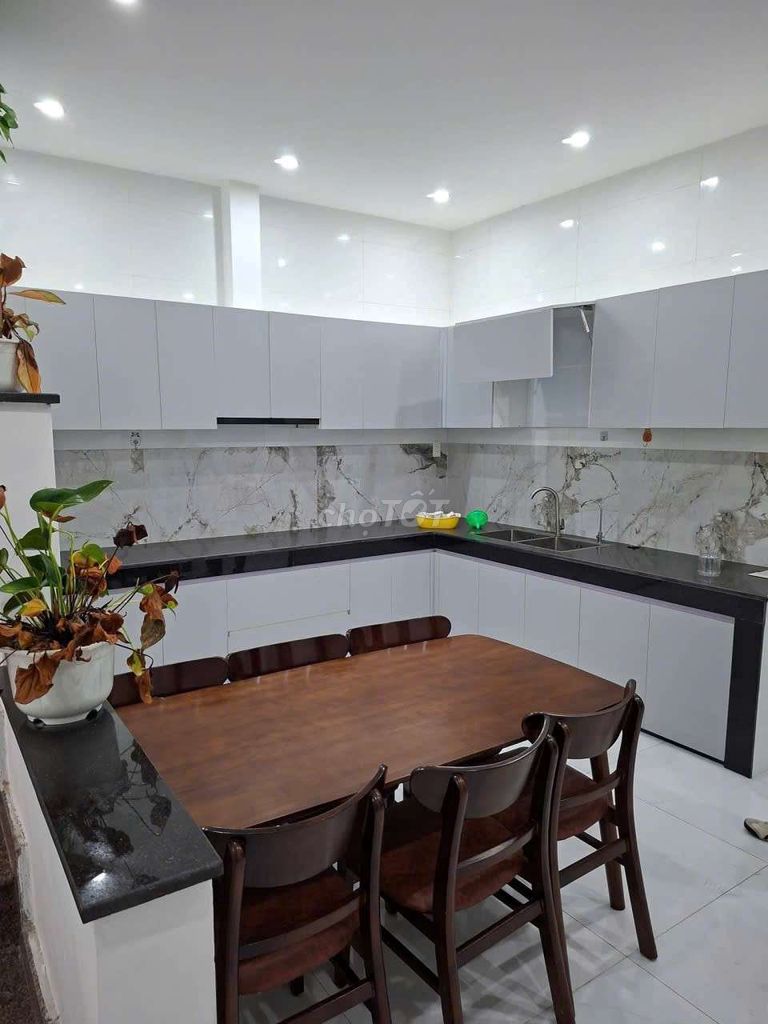 Three-storey family house with car yard on Hoàng Sâm — photo 7