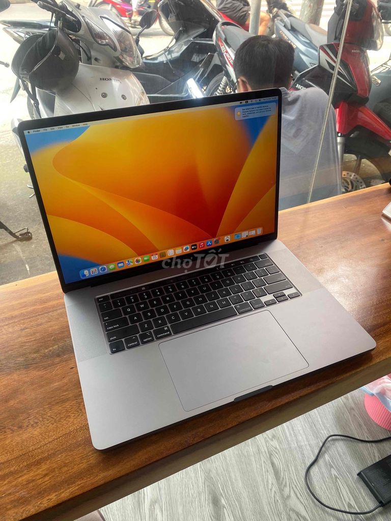 Macbook Pro 2019 i9/32/1t