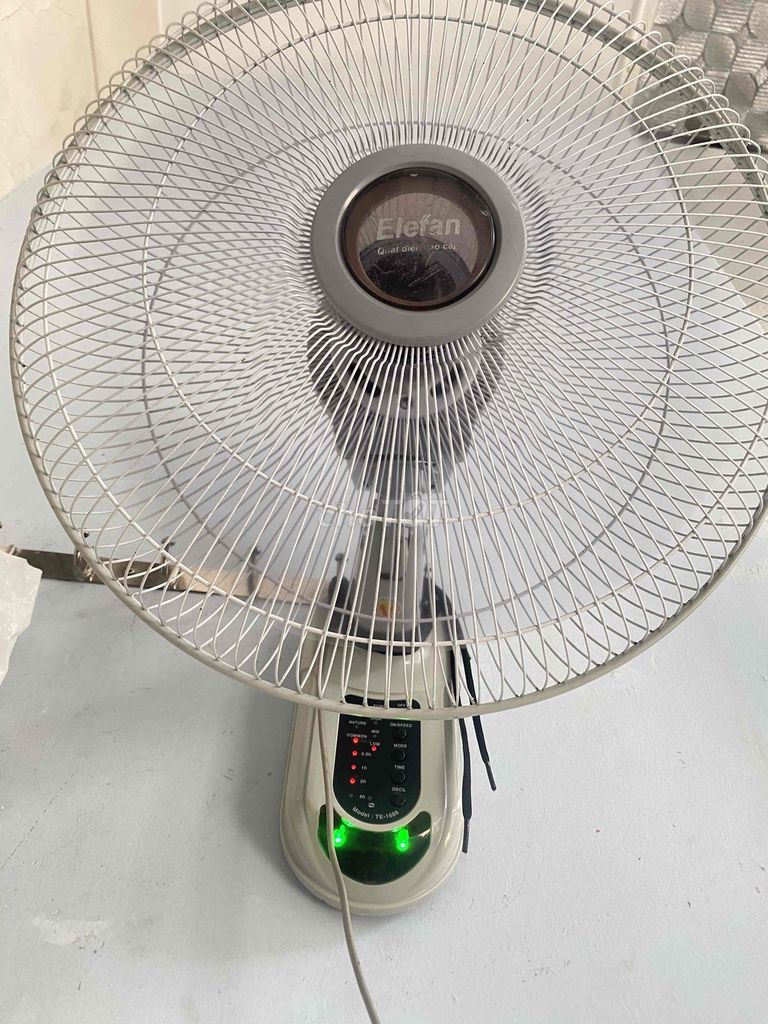 Quạt điện Elefan TE-1688 Trắng có điều khiển. Mua bán Quạt tại Quận Sơn Trà Đà Nẵng được đăng bởi Trọng Dinh hình 1