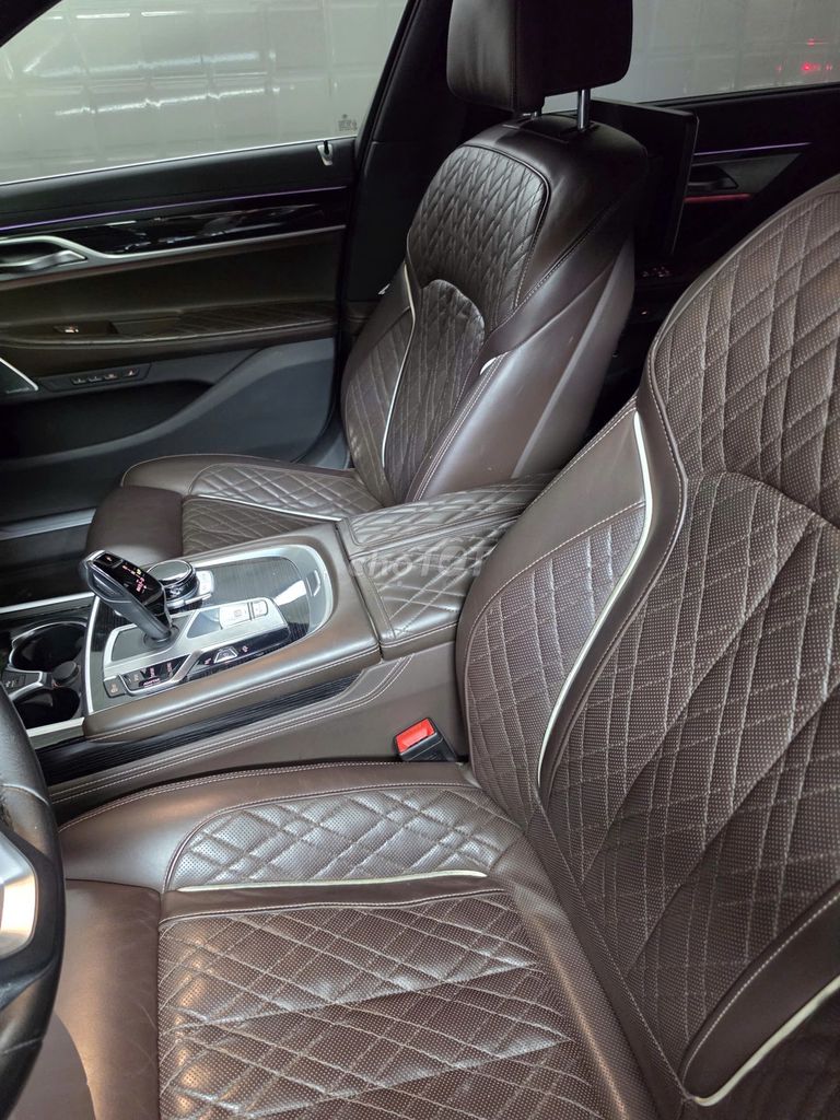 BMW 740Li Pure Excellence 2021 черный, импорт из Германии