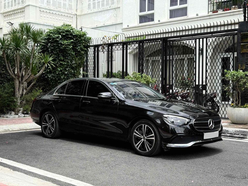 Mercedes Benz E180 model 2022 1 chủ. Mua bán Ô tô tại Quận 8 Tp Hồ Chí Minh được đăng bởi Khoa nguyễn hình 2