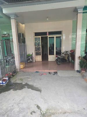 Nhà phố 95 m² · 2 PN · Đường Lê Văn Lương