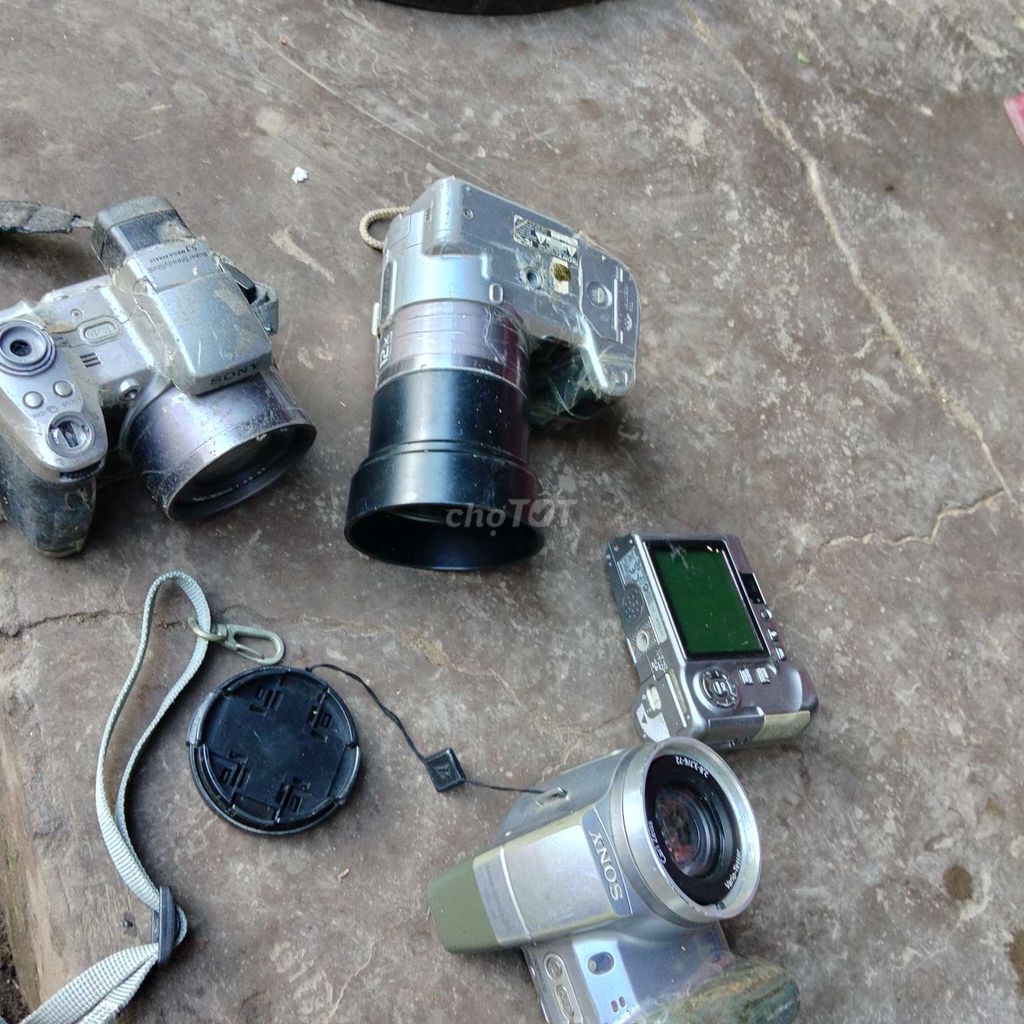 Máy ảnh Sony Bạc. Mua bán Máy ảnh, Máy quay tại Huyện Bình Chánh Tp Hồ Chí Minh được đăng bởi Nguyenhung hình 1