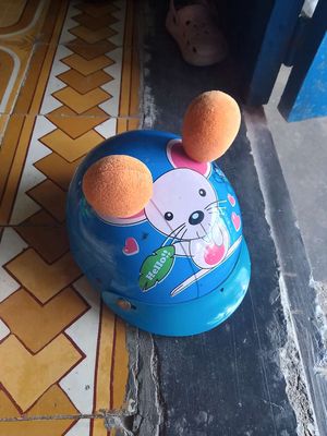 Cần tặng mũ bảo hiểm trẻ em. Mua bán Mẹ và bé tại Quận Liên Chiểu Đà Nẵng được đăng bởi Ninh Bình