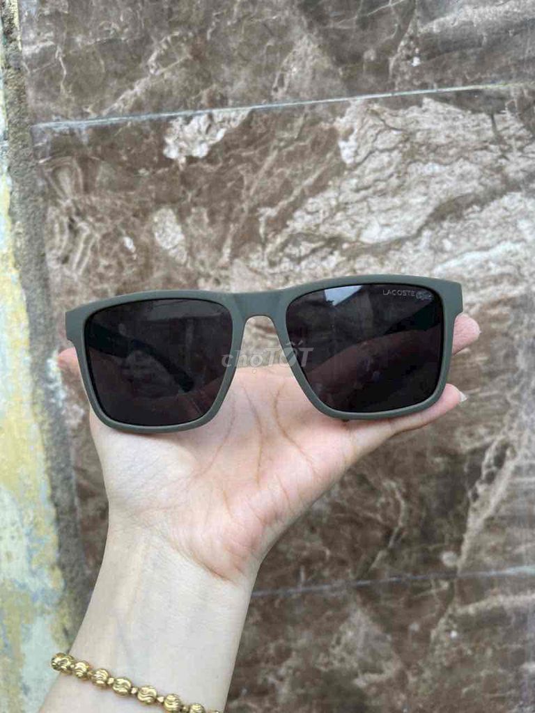 Kính râm Lacoste Xám Italy Unisex. Mua bán Phụ kiện thời trang khác tại Quận Hải Châu Đà Nẵng được đăng bởi Khánh Huyền hình 1