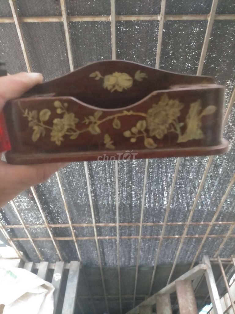 Mình có cái cắm bút đẹp gỗ quý khám trai