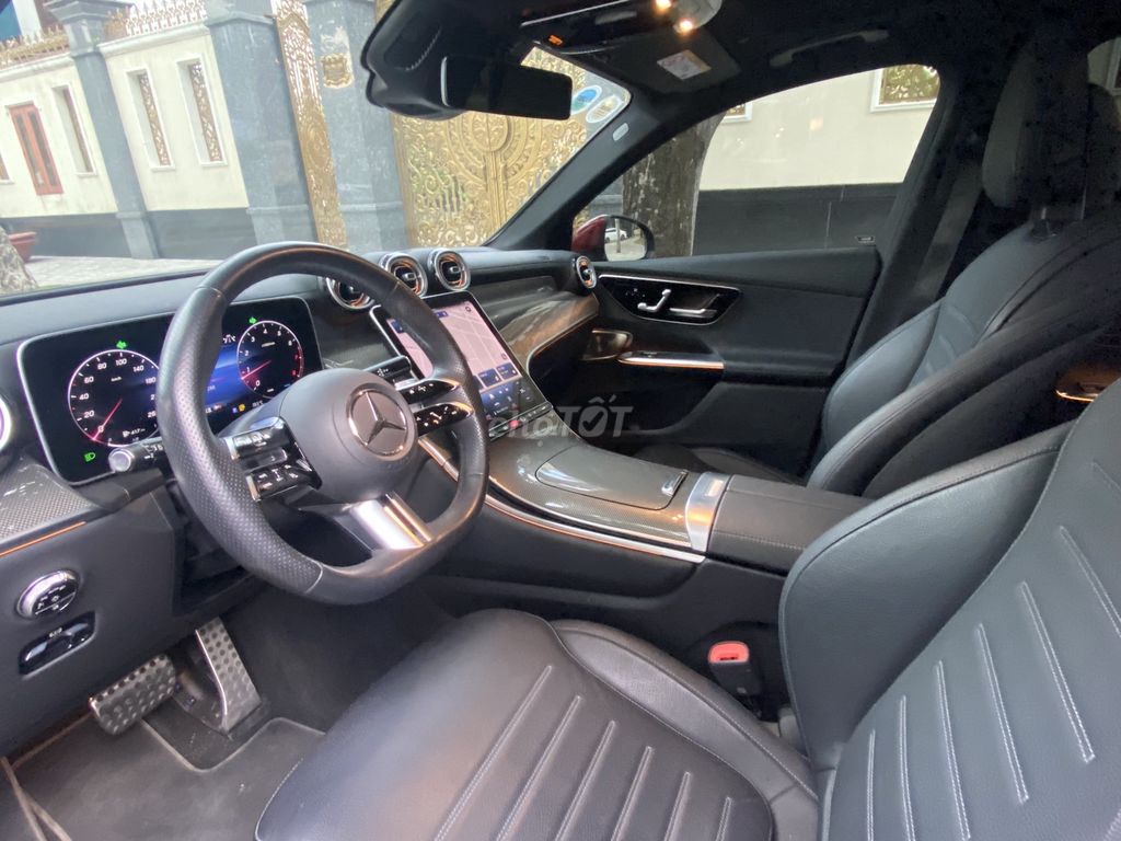 Mercedes GLC300 Model 2024 - Công Ty Xuất Hóa Đơn