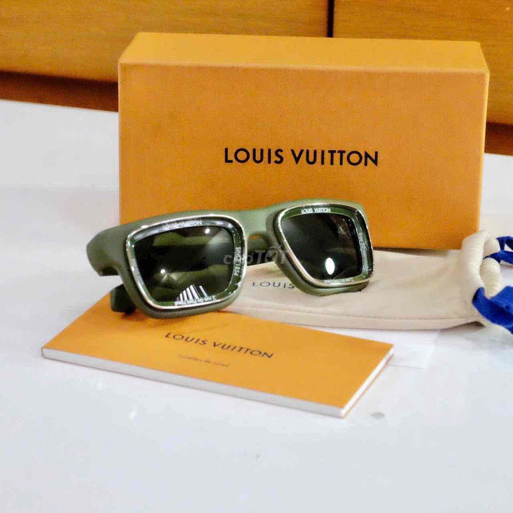 🤓 Kính mát “ LV “ chính hãng. Size nam. Mua bán Phụ kiện thời trang khác tại Thành phố Thuận An Bình Dương được đăng bởi Xuân Phương hình 1