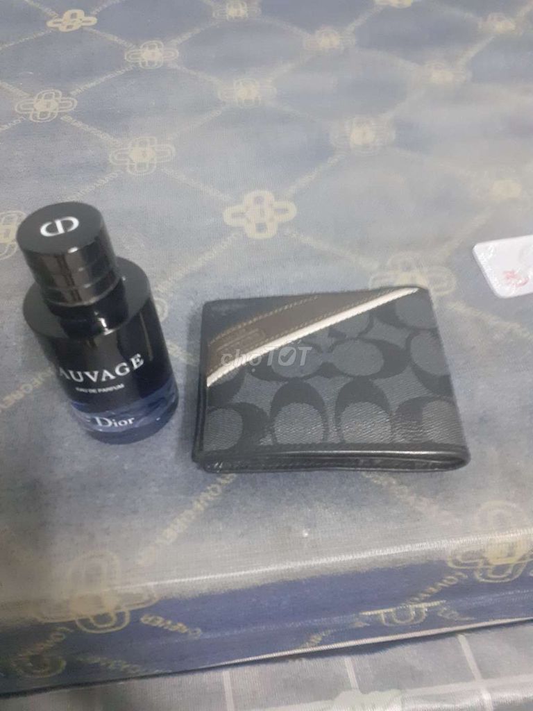 Bán ví coach + 20ml nc hoa diro chính hãnh