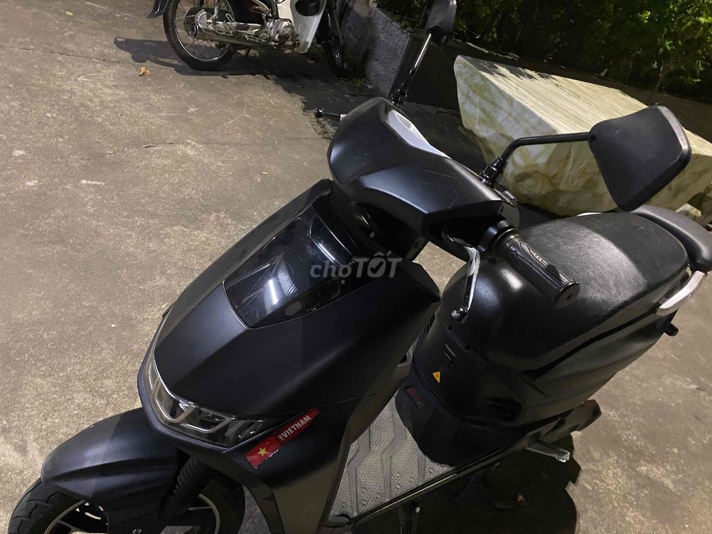 Xe máy điện Yadea S3 màu Đen
