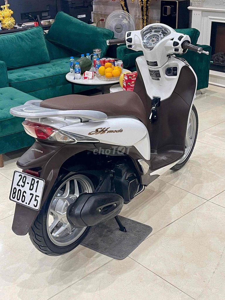 XE MÁY 68 - Honda Sh Mode 2017 Trắng Smartkey. Mua bán Xe máy tại Quận Tây Hồ Hà Nội được đăng bởi Đức Anh hình 4