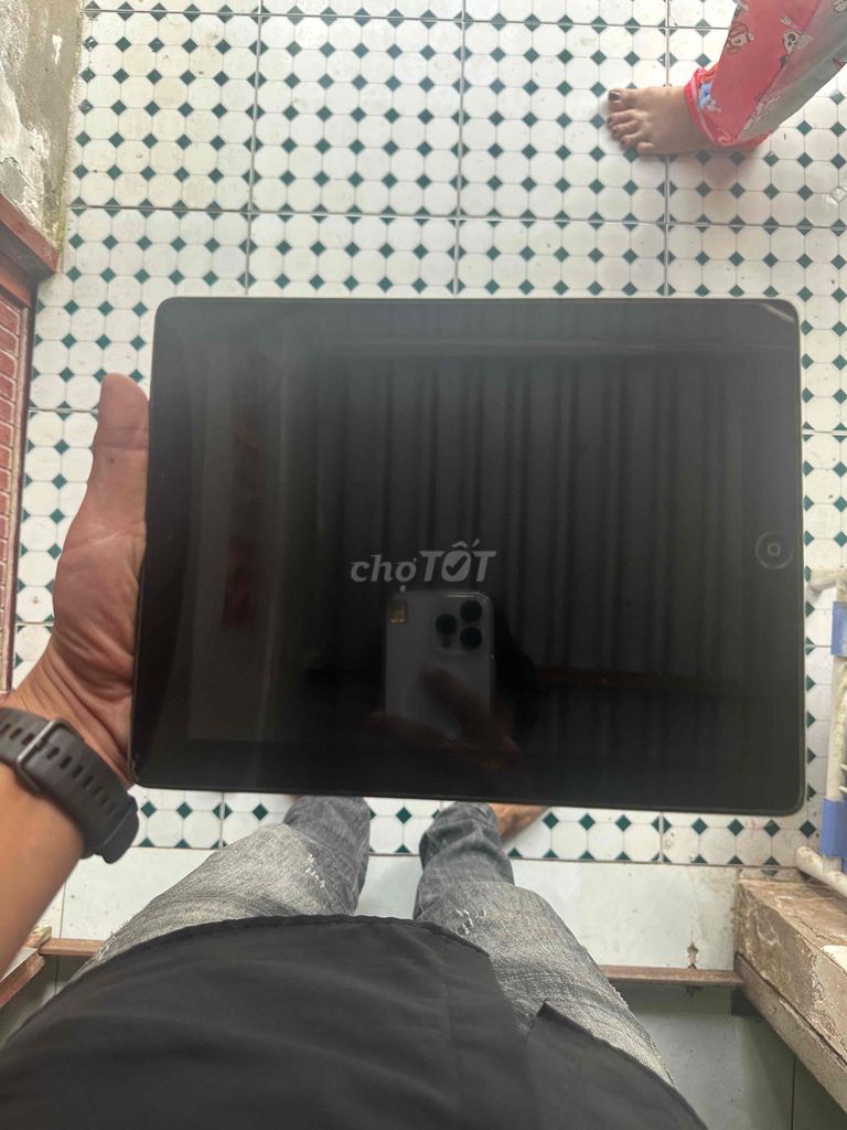 Apple iPad 4 Xám Hư pin. Mua bán Máy tính bảng tại Huyện Phú Tân An Giang được đăng bởi PuZi hình 1