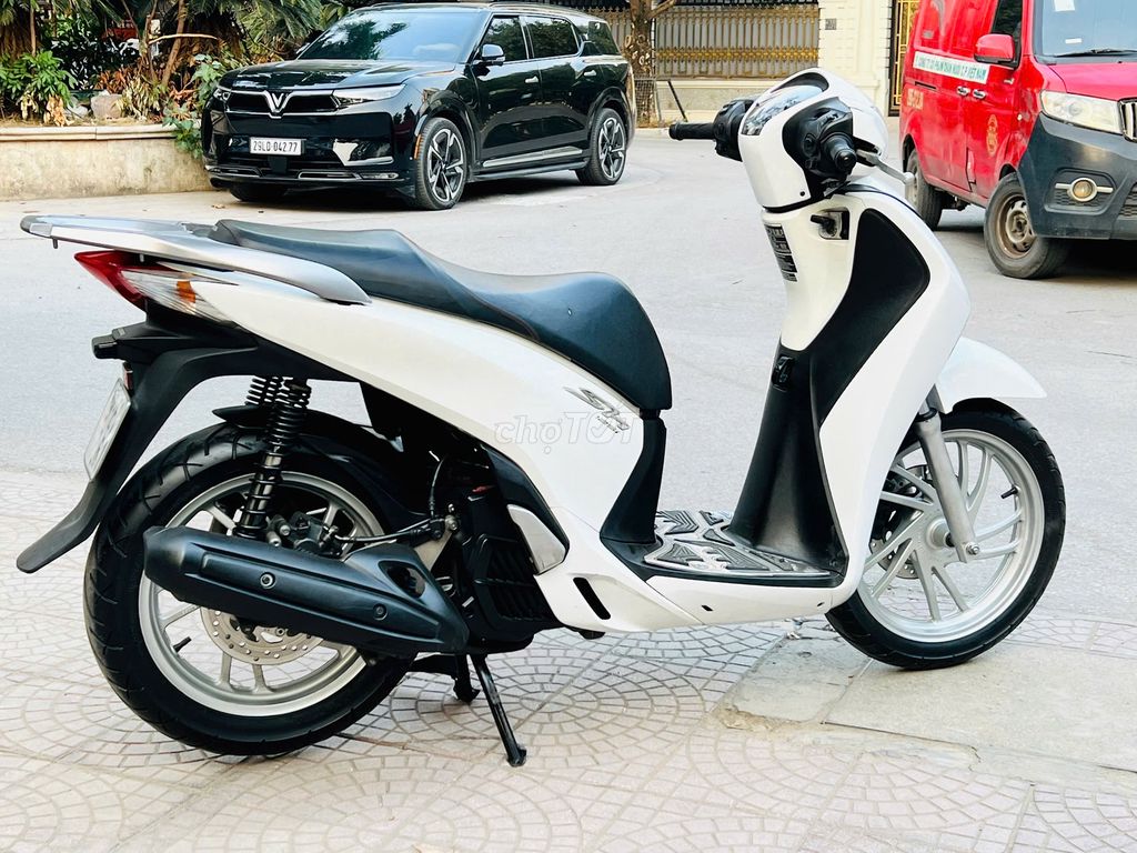 Honda SH 125i Màu TRẮNG  Chính Chủ Biển 29. Mua bán Xe máy tại Quận Nam Từ Liêm Hà Nội được đăng bởi Mai Khánh hình 3