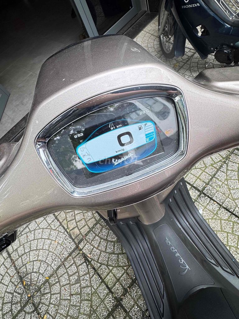 VESPA SPRINT STFT 125 - NÂU ĐỒNG ĐỜI 2024. Mua bán Xe máy tại Quận 12 Tp Hồ Chí Minh được đăng bởi TRÚC NGUYỄN hình 4