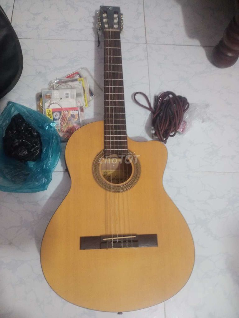 Đàn guitar điện gỗ nâu đã sử dụng. Mua bán Nhạc cụ tại Quận Cái Răng Cần Thơ được đăng bởi ÂM THANH NGÂN  hình 1