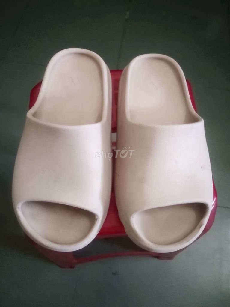 🇺🇸 Dép bánh mỳ Adidas Yeezy Slide Trắng kem, có đổi. Mua bán Giày dép tại Quận Ninh Kiều Cần Thơ được đăng bởi Shop Tứ Quí hình 1