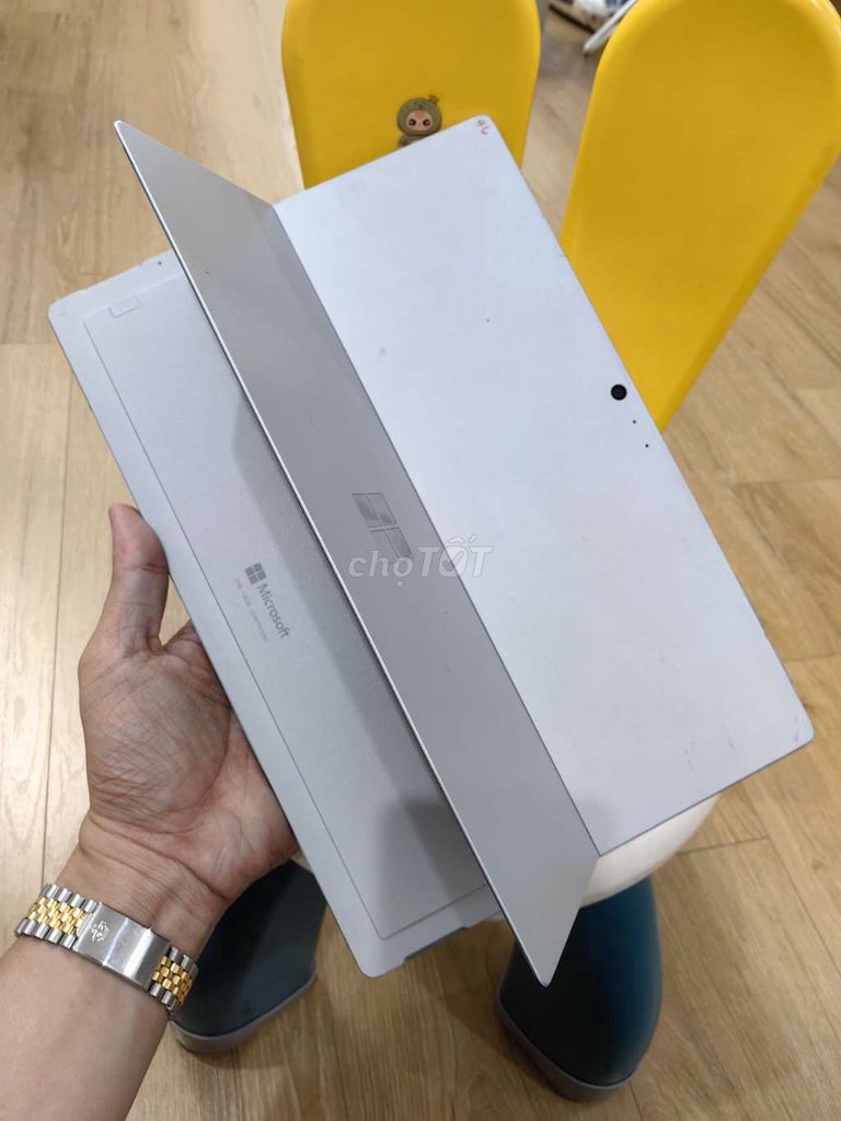 Microsoft Surface Pro 5 i5 7300U 4G/128G. Mua bán Laptop tại Quận Hoàng Mai Hà Nội được đăng bởi Nguyễn Huynh hình 1