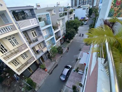 kdc Hương Lộ 5,nhà 3,5 tấm 4 PN,4wc.xe hơi ngủ trong nhà