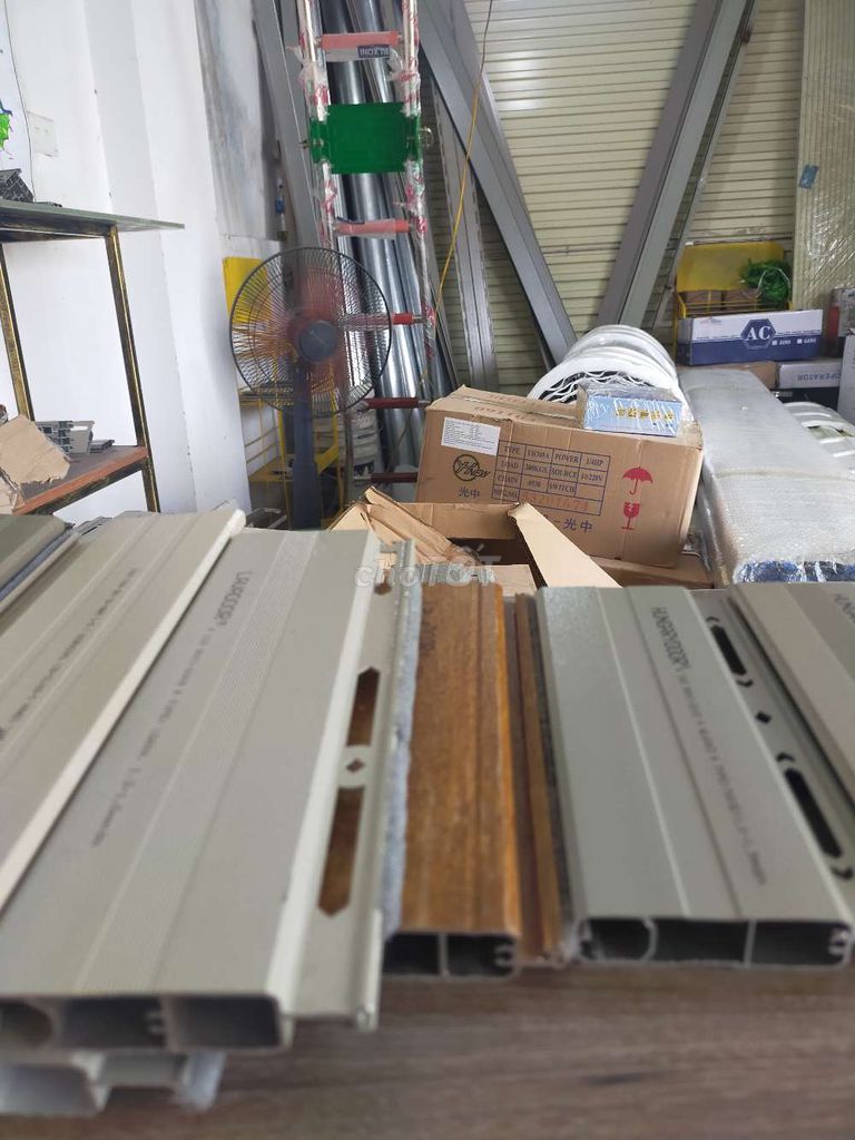 Chuyên bán buôn bán lẻ cửa cuốn. Mua bán Cây cảnh, đồ trang trí tại Quận Thanh Xuân Hà Nội được đăng bởi Trương văn hùng hình 1