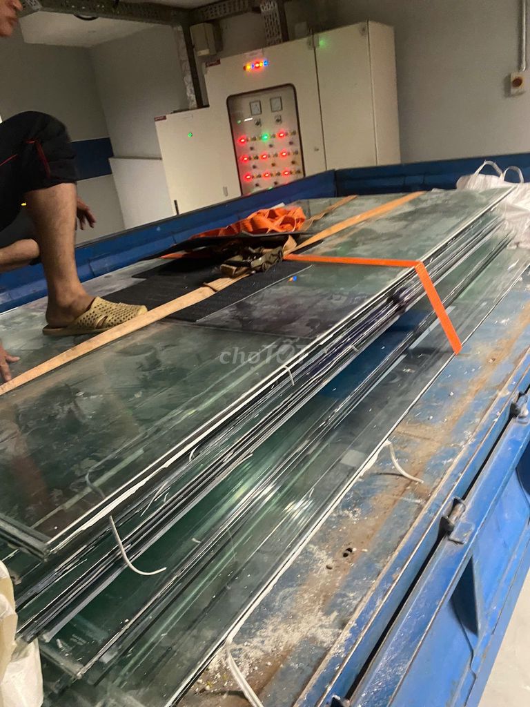 Vách kính cường lực đã dùng. Mua bán Nội thất, đồ gia dụng khác tại Thành phố Cao Lãnh Đồng Tháp được đăng bởi Việt Bùi hình 1