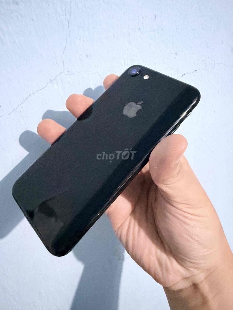 Apple iPhone 7 32GB Đen bóng Đã sử dụng. Mua bán Điện thoại tại Thành phố Cà Mau Cà Mau được đăng bởi gia bảo hình 1