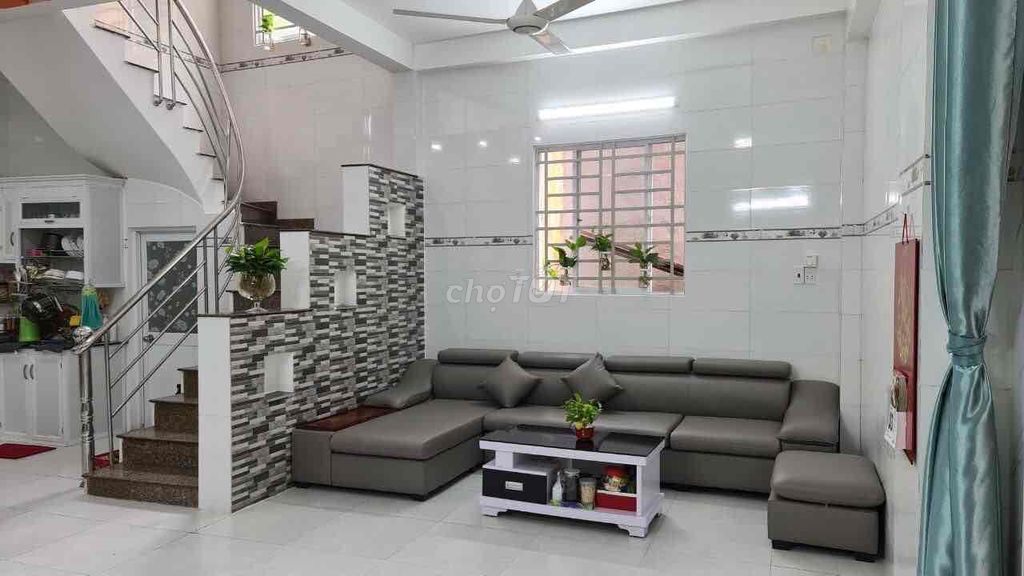 CỰC HIẾM, NHÀ NGANG KHỦNG, NỞ HẬU GẦN ĐẦM SEN 60M2, 2 TẦNG GIÁ HẠT DẺ