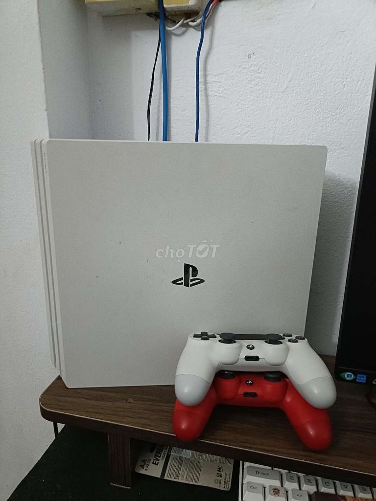 Máy chơi game Sony PS4 Pro 1TB Trắng. Mua bán Thiết bị chơi game tại Quận Ba Đình Hà Nội được đăng bởi Hoàng Nam hình 1