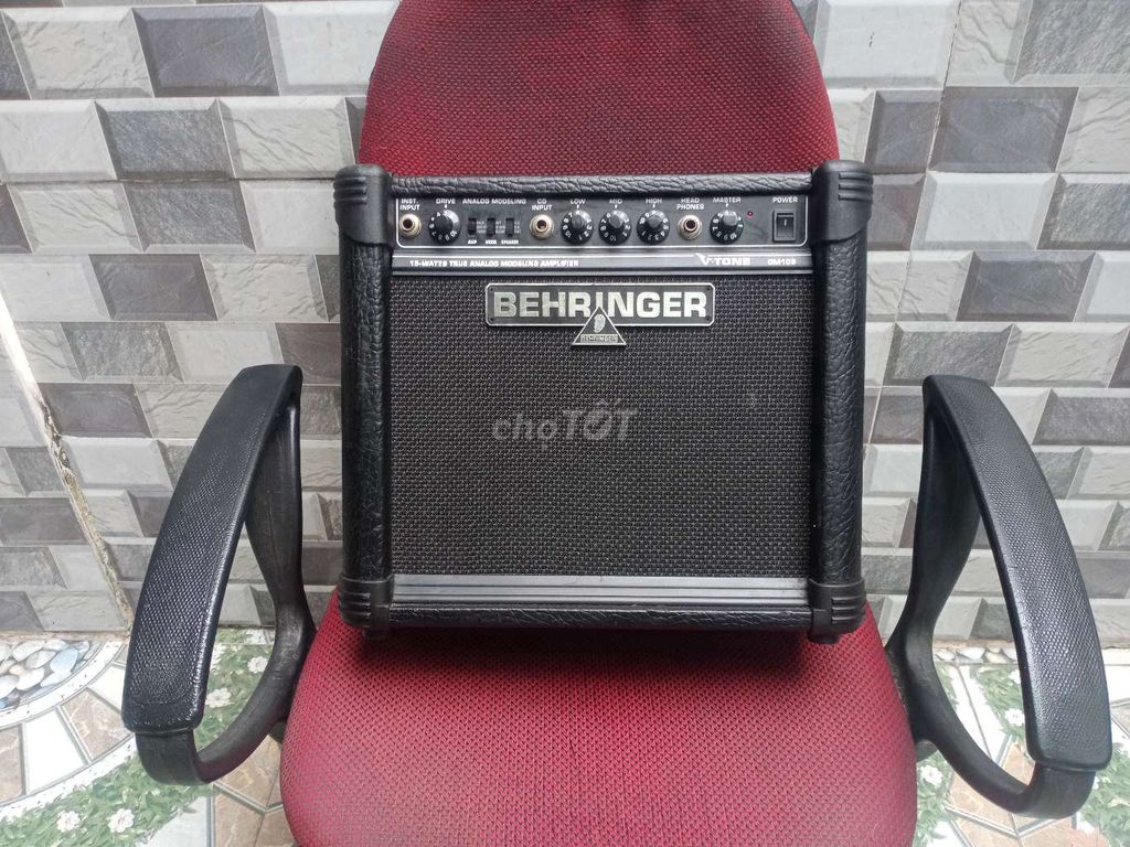 Ampli đàn guitar hiệu behringer cũa đức