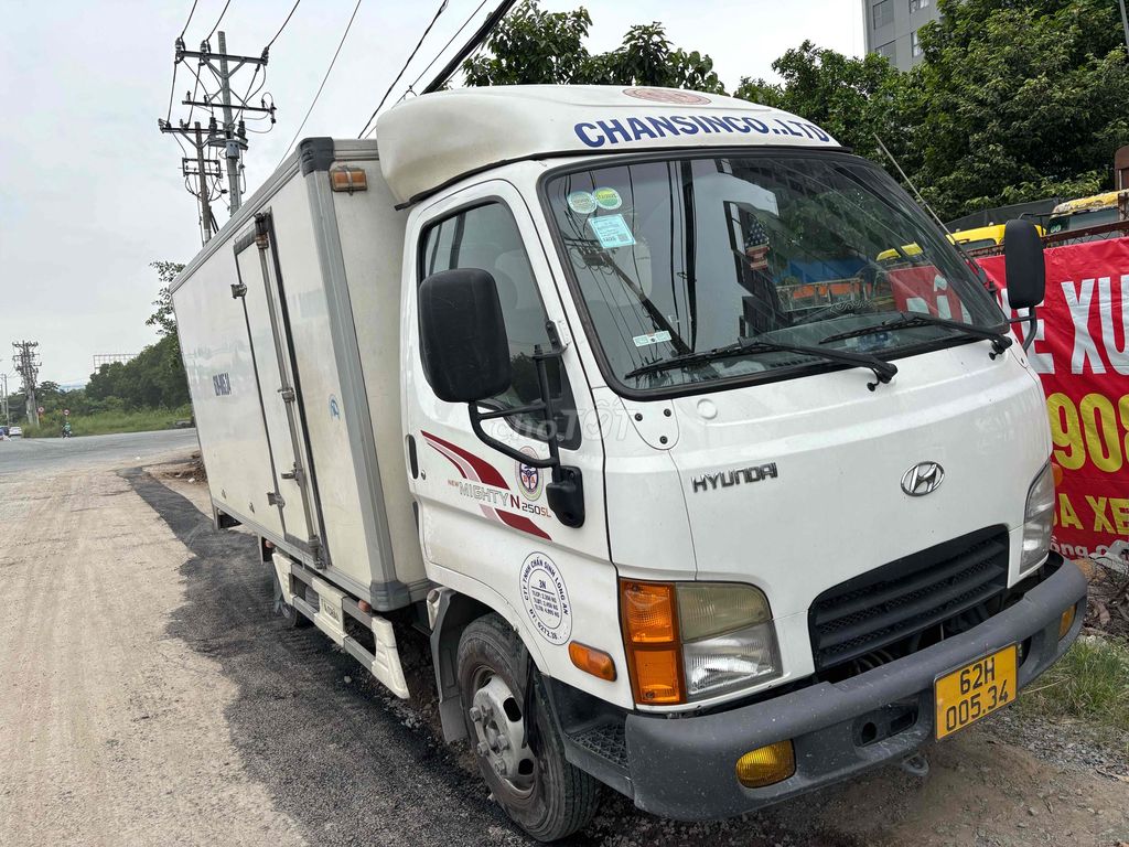 Huyndai 2,4t đời 2019 thùng kín 4,3*1,8*1,7 mlanh. Mua bán Xe tải, xe ben tại Huyện Bình Chánh Tp Hồ Chí Minh được đăng bởi Vi hình 1
