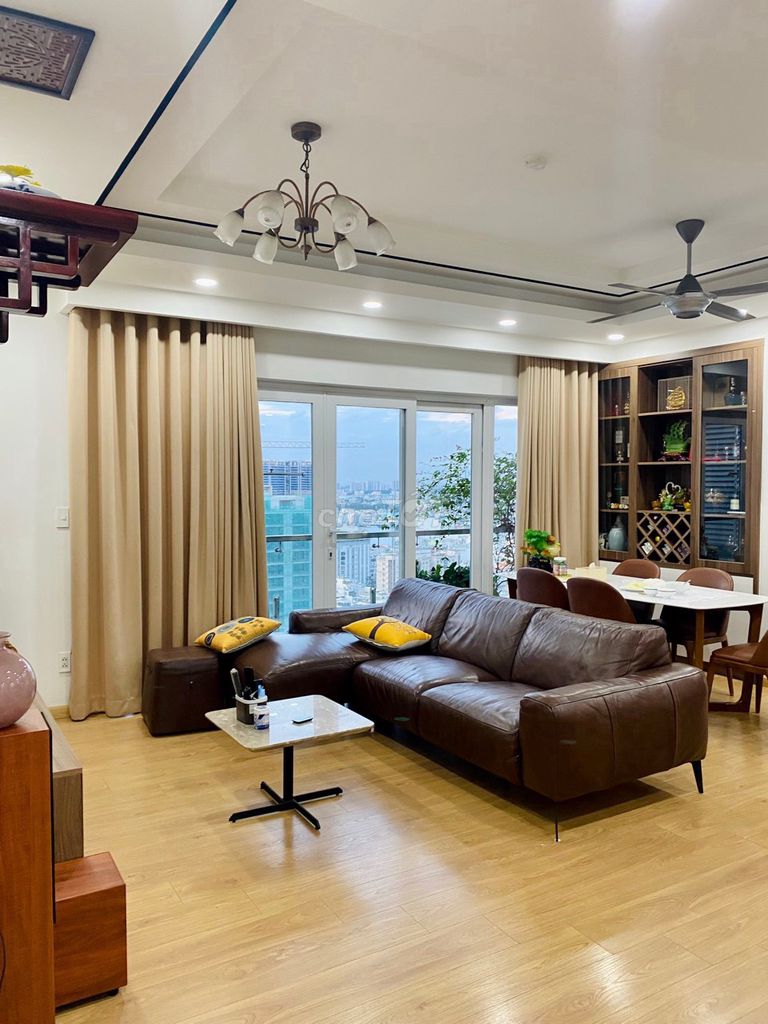 Cho thuê căn hộ Xi Grand Court, 2PN 75m2 giá 16.5tr/th full nội thất.