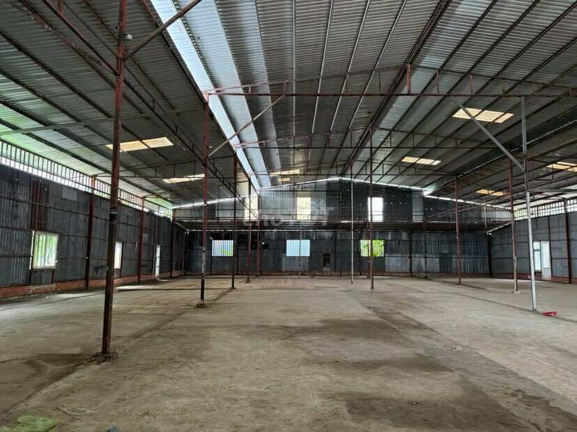 Cho thuê kho 850 m2 có điện 3 pha đường Phạm Hùng 20 triệu