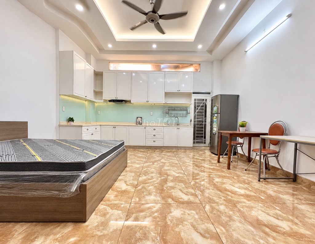 Phòng mới.rộng 50m Khu cộng Hòa ngay Etown ở liền.