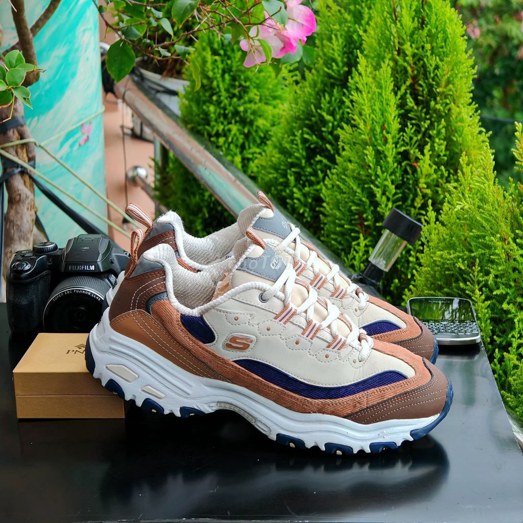 [CHÍNH HÃNG] Giày thể thao Skechers DLites 1.0 Nâu. Mua bán Giày dép tại Thành phố Thủ Dầu Một Bình Dương được đăng bởi chú CÔNG AN bán giày CHÍNH HÃNG hình 1
