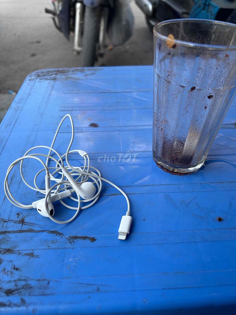 Tai nghe Apple Lightning Trắng. Mua bán Tivi, Âm thanh tại Quận Hà Đông Hà Nội được đăng bởi Hoa Bưởi hình 1