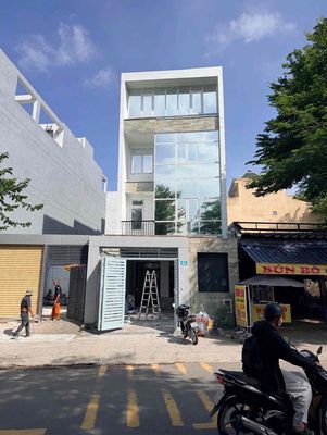 Townhouse 130 m² · 4 bed · Đường số 56