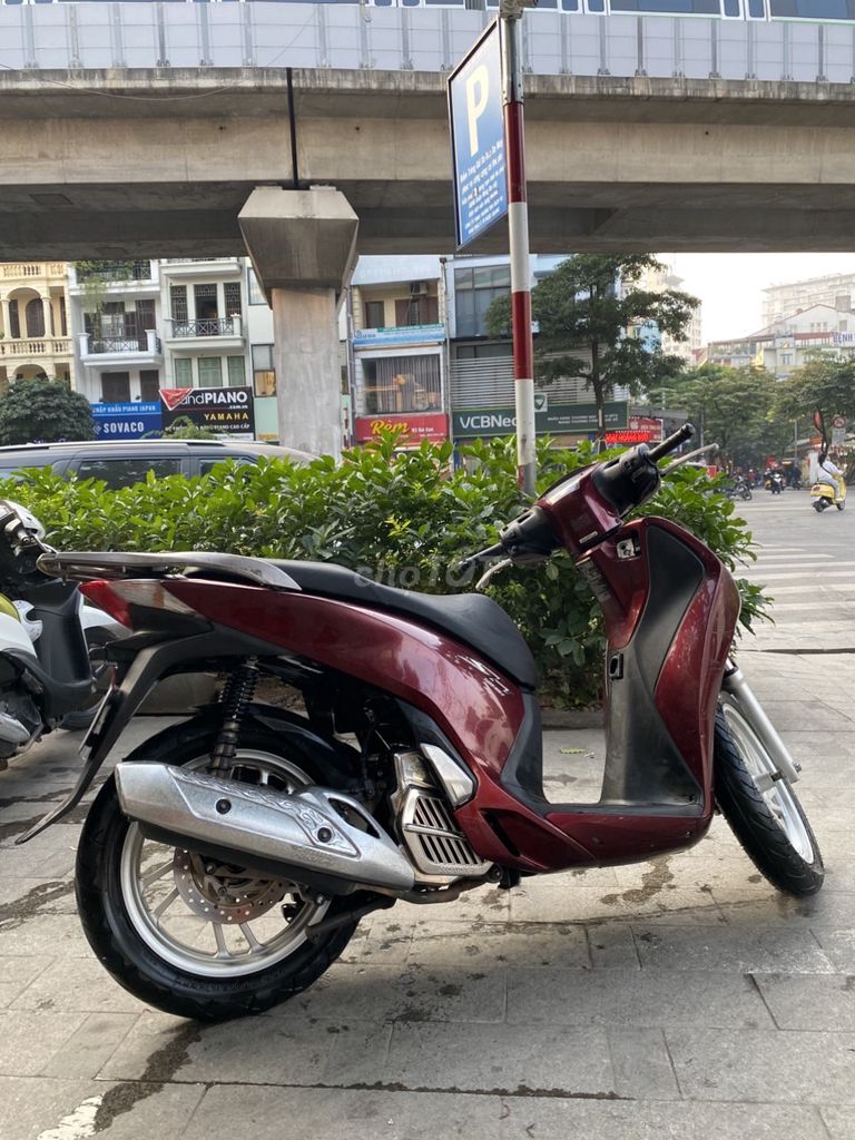 Honda SH Đỏ 68691 km. Mua bán Xe máy tại Quận Đống Đa Hà Nội được đăng bởi vũ phương dung hình 1
