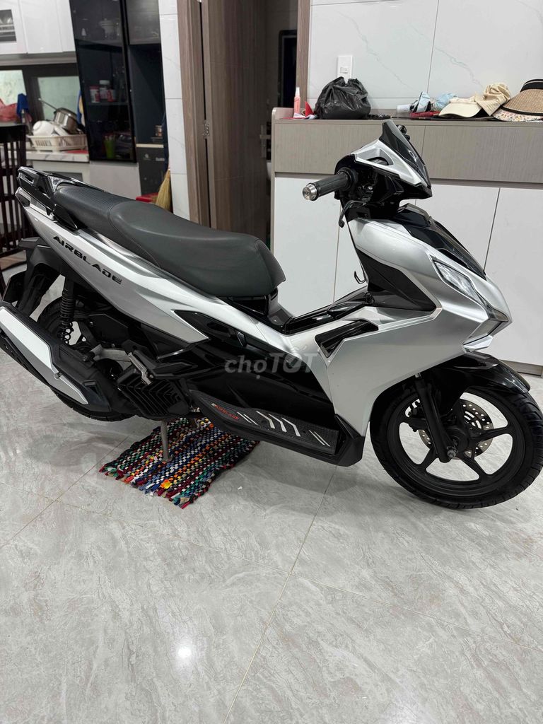 Honda Air Blade 125 серебристо-черный