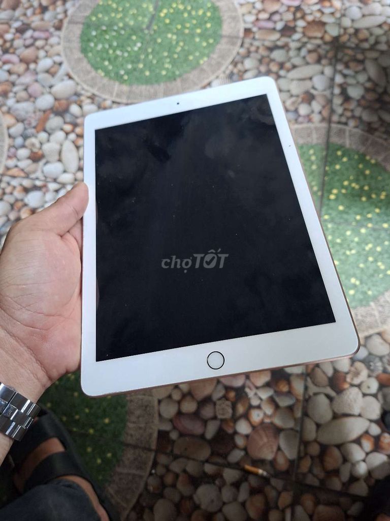 Apple iPad Gen 6 Wifi 32GB Hồng. Mua bán Máy tính bảng tại Quận Bình Tân Tp Hồ Chí Minh được đăng bởi V I N H hình 1