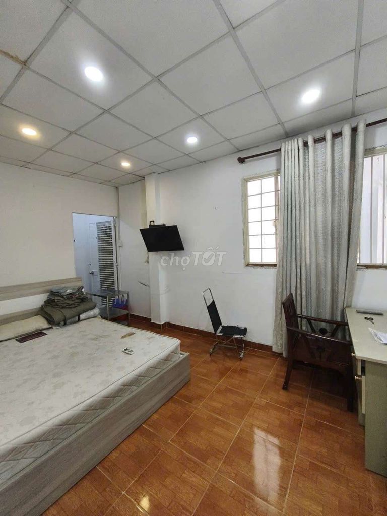 Студия 35м2 с балконом и мебелью на Nguyen Thi Minh Khai, Даркао, 1-й округ