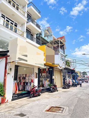 Townhouse 28 m² · 3 bed · Đường Phú Hòa
