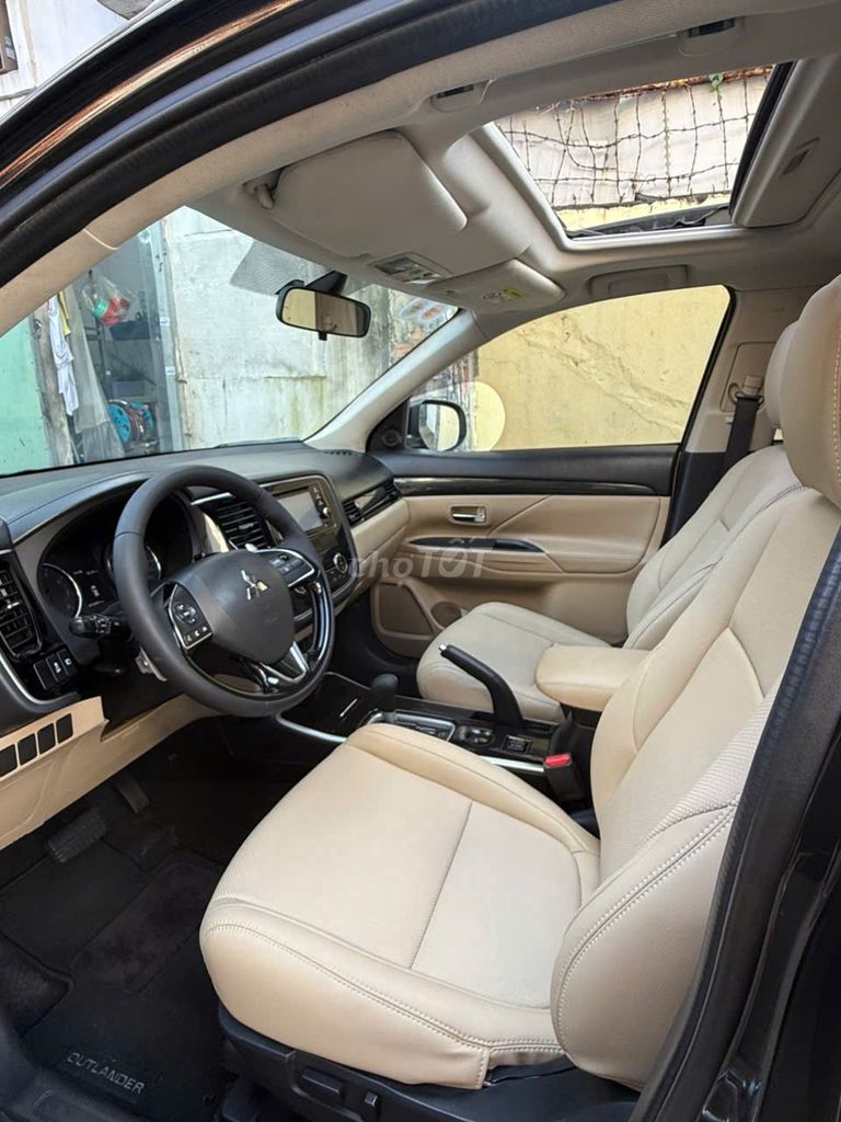 Mitsubishi Outlander 2018 2.0 CVT Premium 72000km. Mua bán Ô tô tại Quận Bình Thạnh Tp Hồ Chí Minh được đăng bởi Nguyen van dat hình 7