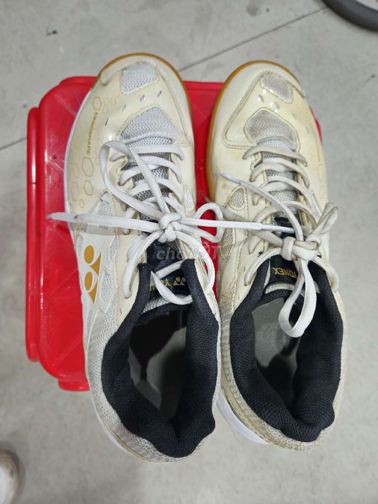Giày thể thao Yonex trắng size 43. Mua bán Giày dép tại Quận Thanh Khê Đà Nẵng được đăng bởi Lí hình 1