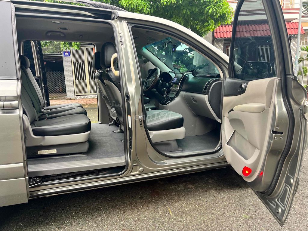 Kia Carnival 2011 -Nhập Hàn 8 Chỗ-Tự Động Đẳng Câp. Mua bán Ô tô tại Thành phố Dĩ An Bình Dương được đăng bởi Hiếu Auto Nghĩa Phát hình 7