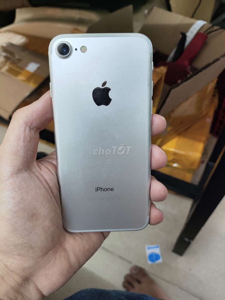 Apple iPhone 7G 32GB Bạc. Mua bán Điện thoại tại Thành phố Bến Tre Bến Tre được đăng bởi Alo8 hình 1