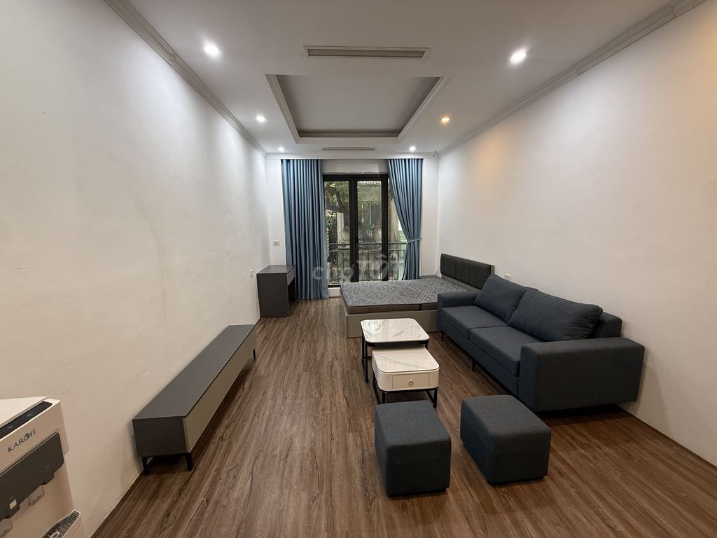 Cho thuê căn hộ mặt phố 141 Bùi Thị Xuân 40m2 - Ban công view phố